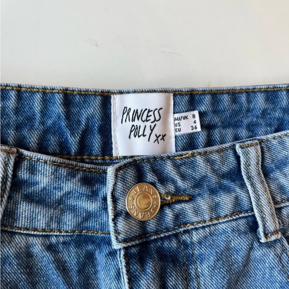 Princess Polly Hayden Knee Rip Jeans in Mid Wash Denim
